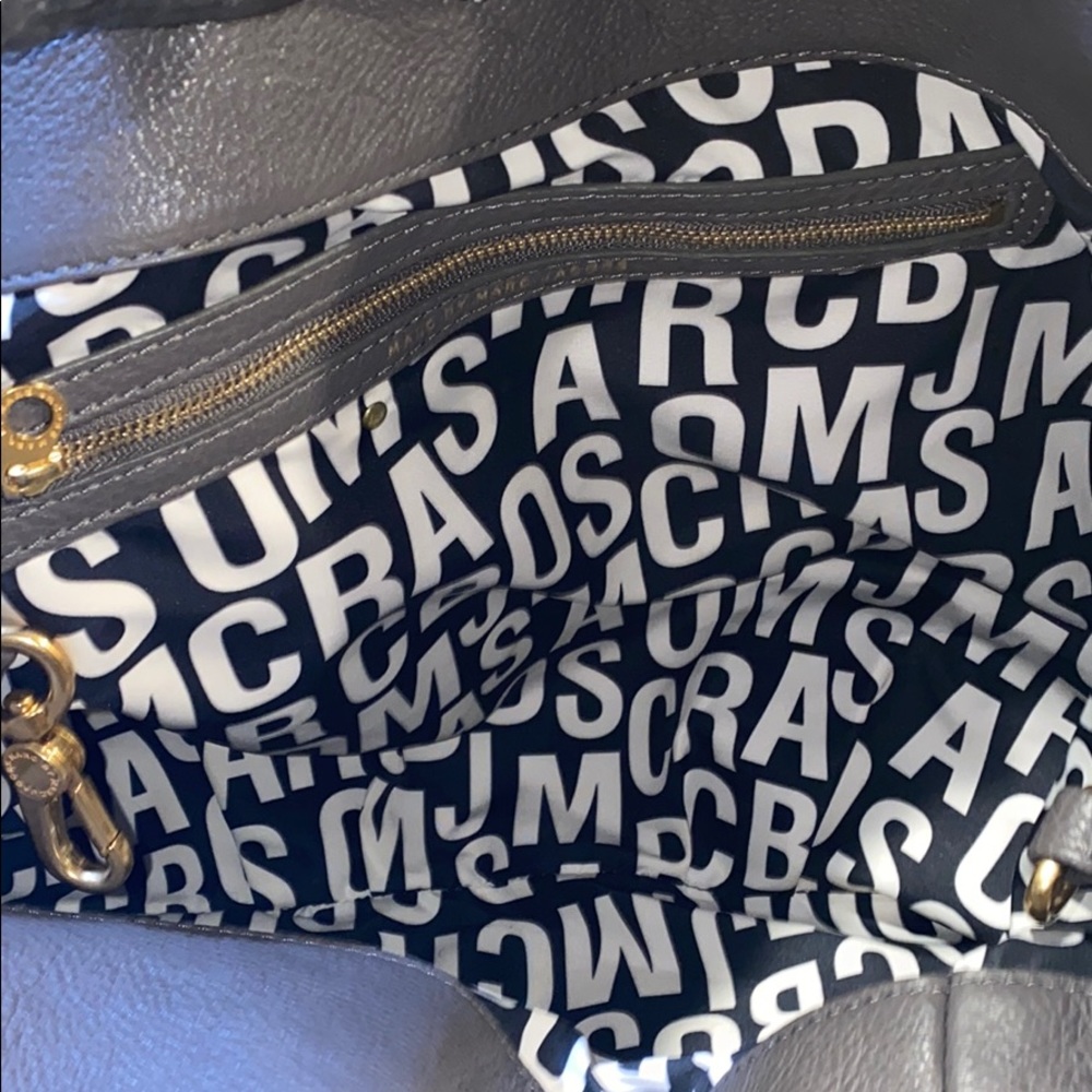Marc by Marc Jacob’s gray handbag w/ gold hardware - Picture 7 of 9